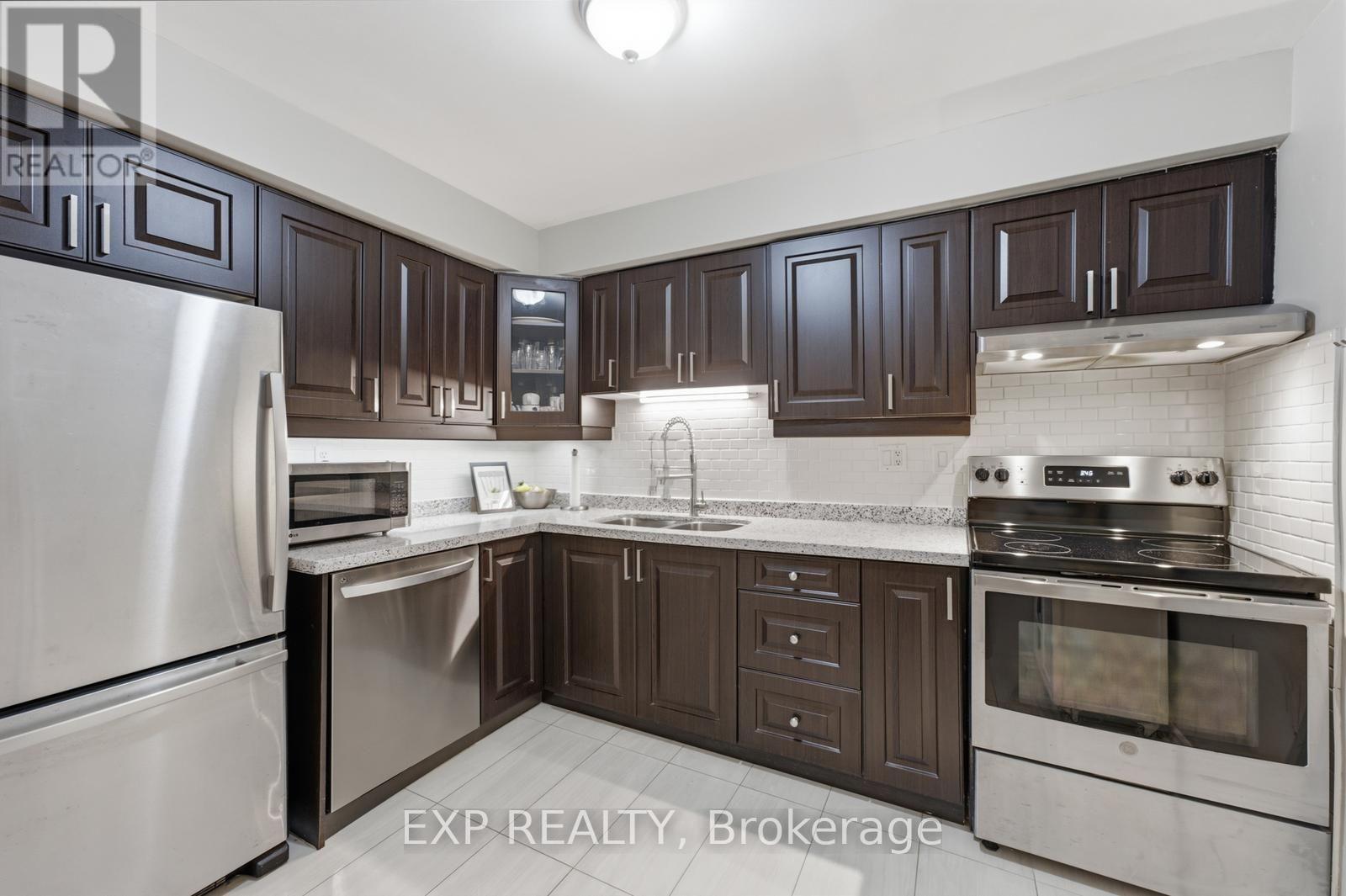 Residential in Toronto (Islington-City Centre West) 5
