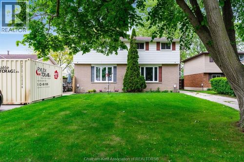 4 Donalda Drive, Chatham, ON, N7L4J5 | Card Image