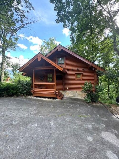 917 Pine Cone Way, Gatlinburg, TN, 37738-6378 | Card Image