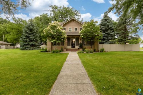 201 Dakota St, Centerville, SD, 57014-2198 | Card Image
