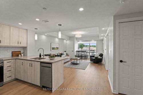206-3998 Victoria Ave, Vineland, ON, L0R2C0 | Card Image