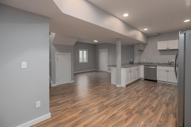 Kitchen-Dining Empty | Image 17