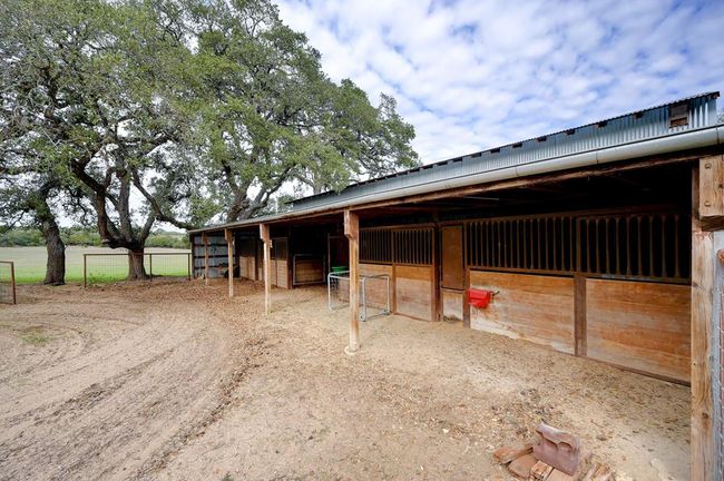 341 N Stallion Estates Dr, Home with 2 bedrooms, 2 bathrooms and 3 parking in Spring Branch TX | Image 46
