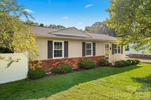 101 Cedar Ln, Mount Holly, NC, 28120-1716 | Card Image