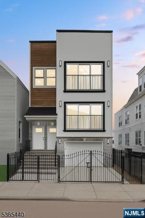 30 Fabyan Pl, Newark, NJ, 07108-1026 | Card Image