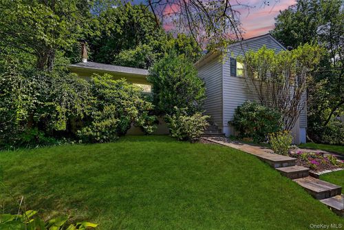 6 Leawood Dr, Briarcliff Manor, NY, 10510-1316 | Card Image