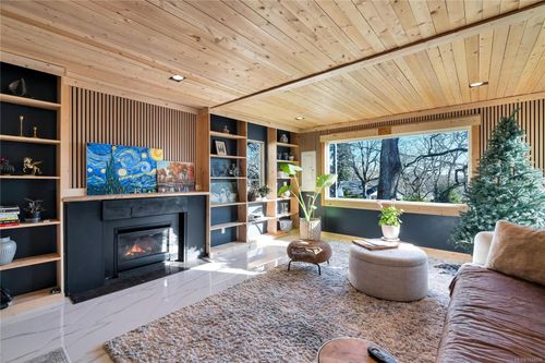 3580 Doncaster Dr, Victoria, BC, V8P3W3 | Card Image