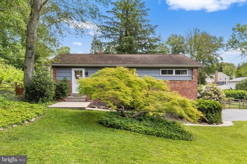 217 Chestnut St, NEWTOWN SQUARE, PA, 19073-3305 | Card Image