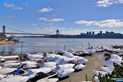 11 Vela Way, Edgewater, NJ, 07020-1563 | Card Image