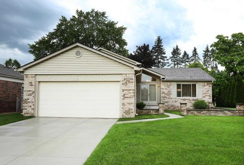39549 Chantilly Dr, Sterling Heights, MI, 48313-5117 | Card Image