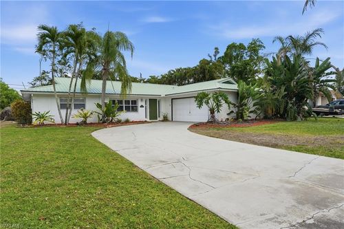 8948 Crest Ln, Fort Myers, FL, 33907-5909 | Card Image