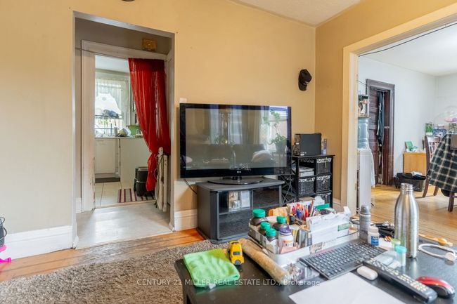 124 Gladstone Ave, Home with 6 bedrooms, 5 bathrooms and 8 parking in Hamilton ON | Image 12