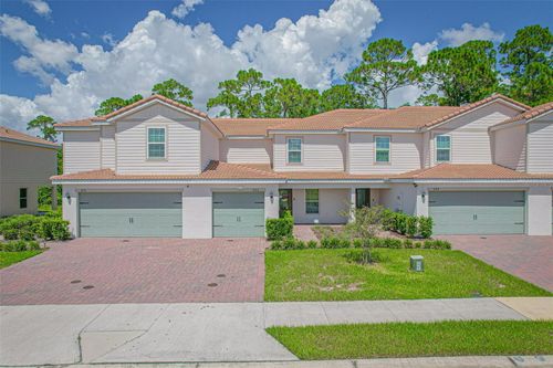 695 Bay Leaf Dr, Kissimmee, FL, 34759-5421 | Card Image