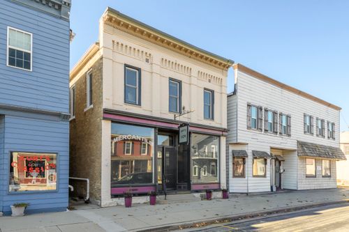 109 S Lake St, HUSTISFORD, WI, 53034-9595 | Card Image