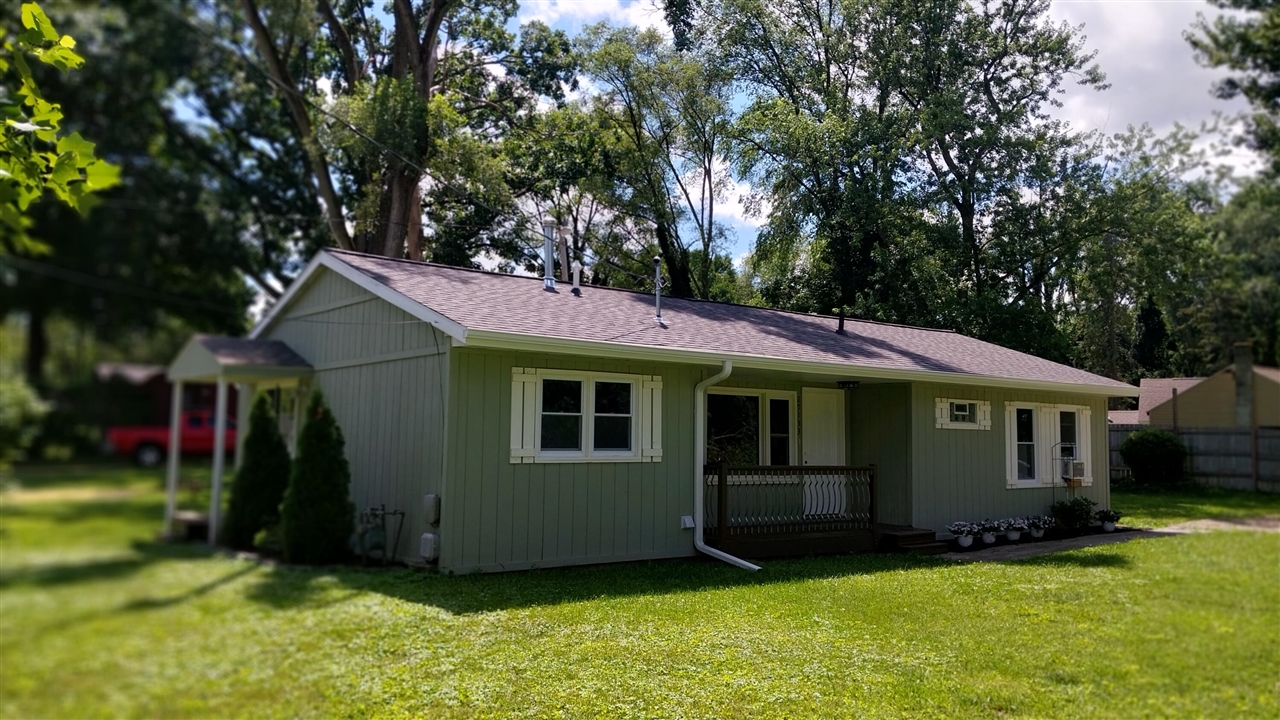 Twin Shore Dr, Dowagiac, MI 49047