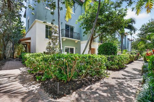 27 Nw Hawthorne Pl, Boca Raton, FL, 33432-3829 | Card Image