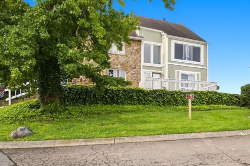 200 Raintree Dr, Hermitage, TN, 37076-2811 | Card Image