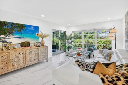 d-13213 Lucinda Palm Ct, Delray Beach, FL, 33484-1068 | Card Image