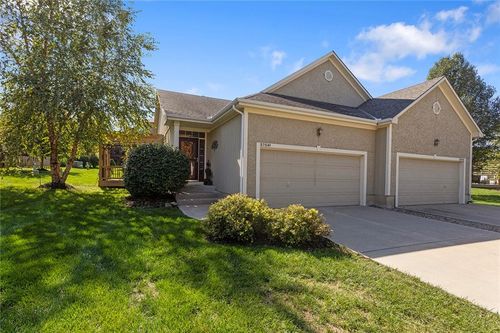 22541 W 72nd St, Shawnee, KS, 66227-2637 | Card Image