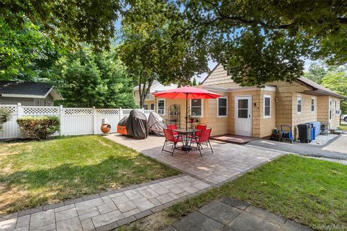 23 Gates Ave, Ossining, NY, 10562-2807 | Card Image