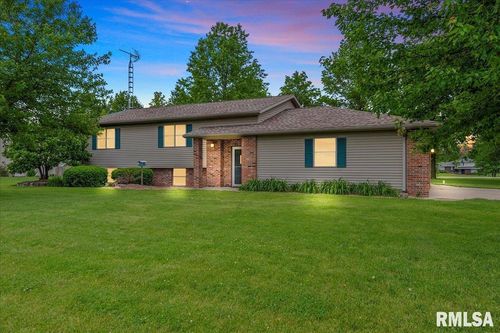 201 Nichols Ln, Loami, IL, 62661-3293 | Card Image
