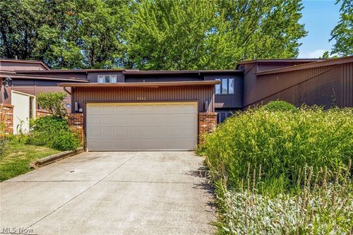 8362 Villa Marina Ct, Mentor, OH, 44060-2040 | Card Image