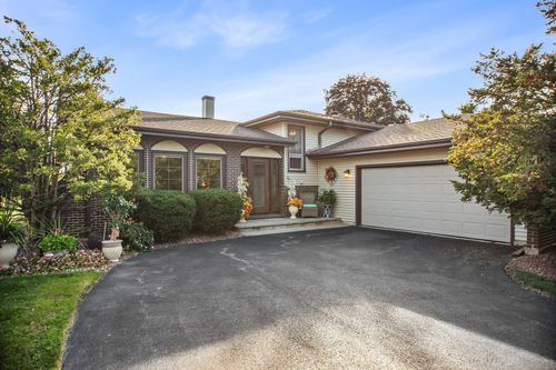 45 James Dr, Westmont, IL, 60559-2357 | Card Image