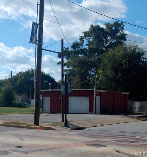 1827 N 2nd St, Saint Charles, MO, 63301-2161 | Card Image
