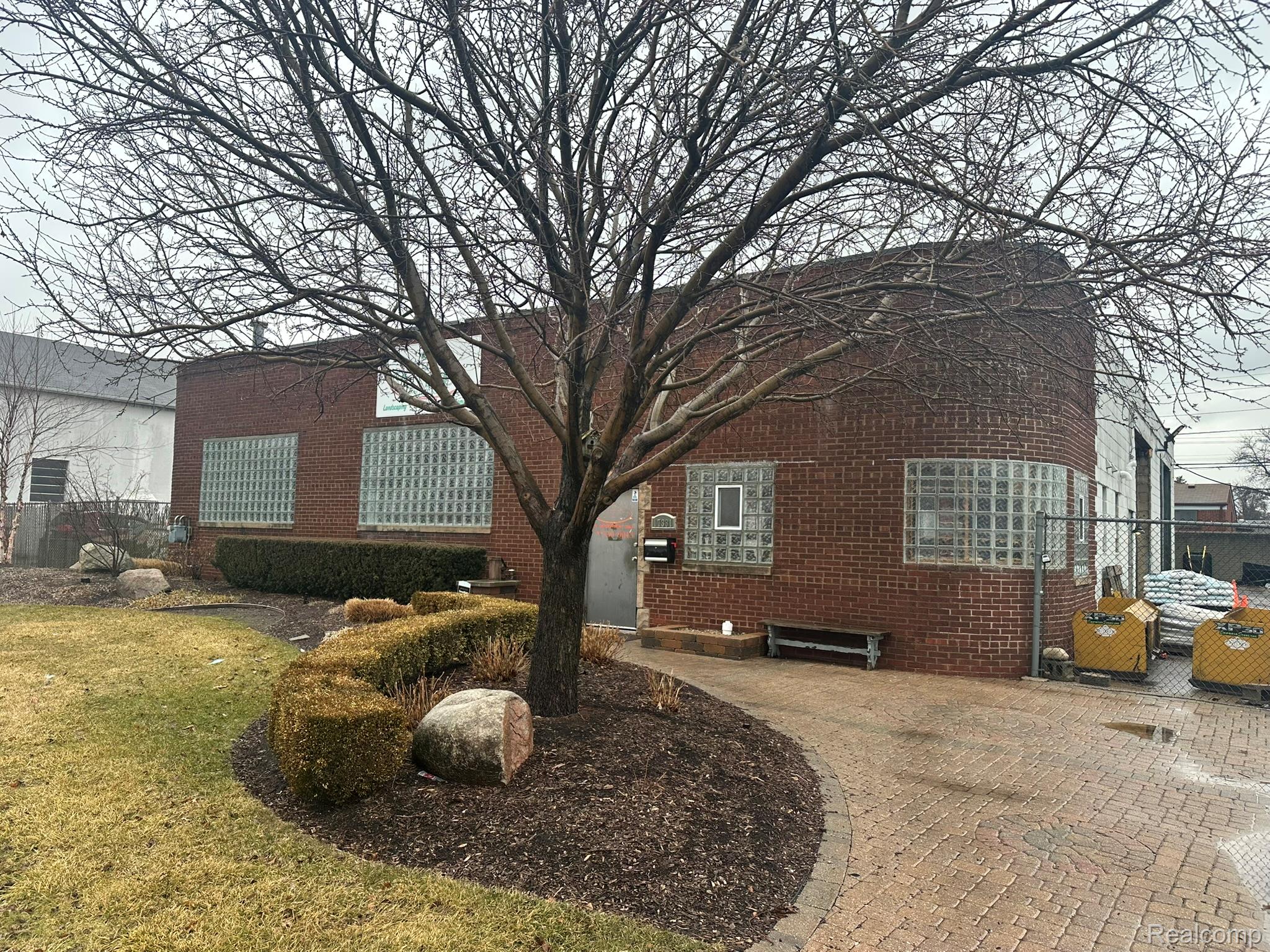 17331 Stephens Dr, Eastpointe, MI 48021