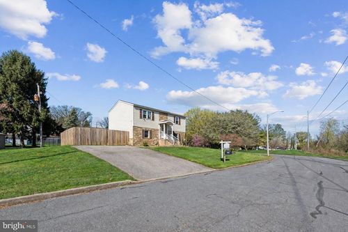 210 Wheaton St, YORK, PA, 17403-1939 | Card Image