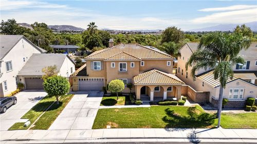8122 River Bluffs Ln, Eastvale, CA, 92880-8585 | Card Image