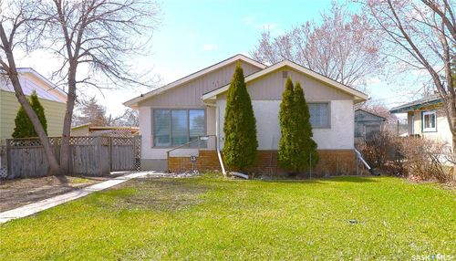 674 Robinson St, Regina, SK, S4T2L8 | Card Image