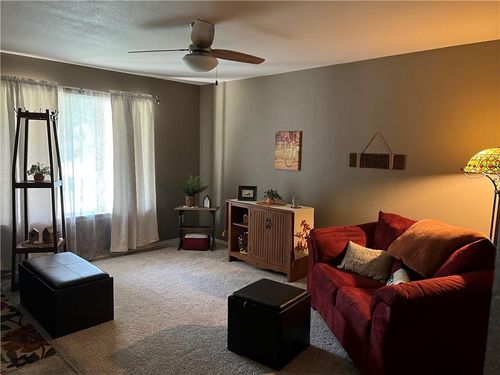 1643 Ray Ave, Maryville, MO, 64468-1214 | Card Image