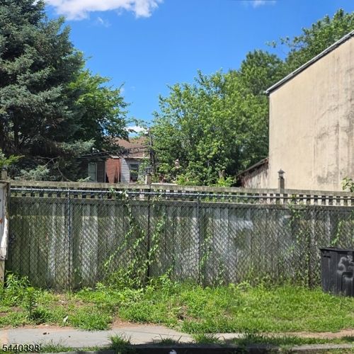 65 S Logan Ave, Trenton, NJ, 08609-1605 | Card Image