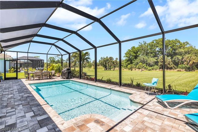 Panoramic Views with Picture Window Screening | Image 15