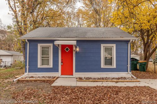 27620 Newcastle St, Romulus, MI, 48174-2479 | Card Image