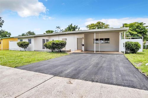 650 Ne 178th St, Miami, FL, 33162-1123 | Card Image