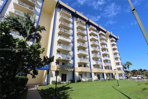 apt-305e-4550 Nw 9th St, Miami, FL, 33126-2335 | Card Image