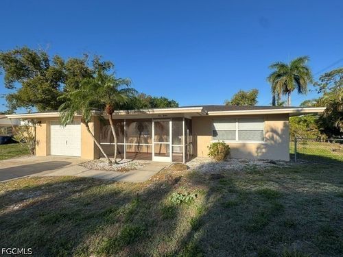 112 Crescent Lake Dr, North Fort Myers, FL, 33917-4145 | Card Image