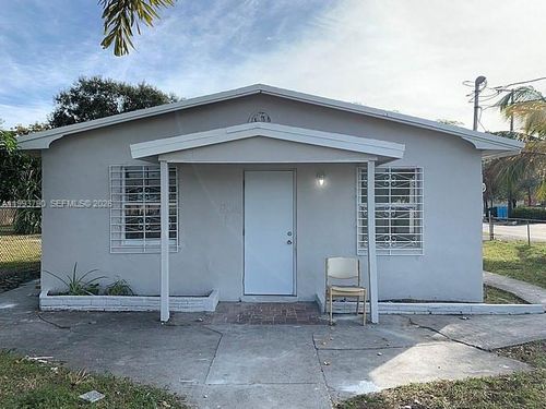 10 Nw 28th Way, Fort Lauderdale, FL, 33311-8516 | Card Image