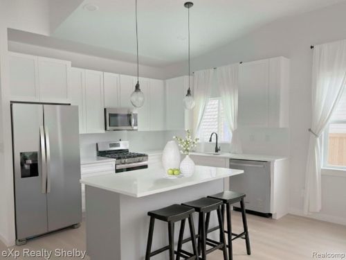 1 Lundy Dr, Farmington, MI, 48336 | Card Image