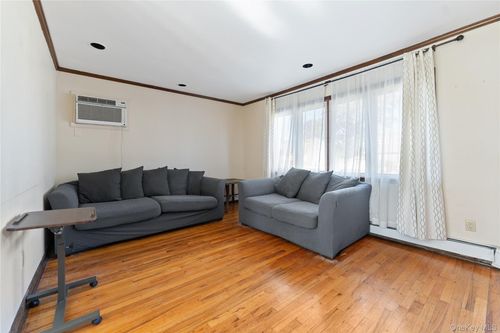 90 27th St, Copiague, NY, 11726-2604 | Card Image