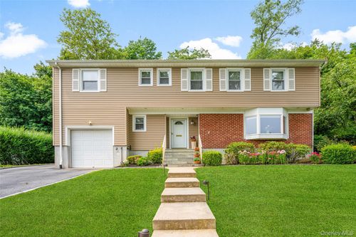 5 Oakridge Rd, White Plains, NY, 10607-1710 | Card Image