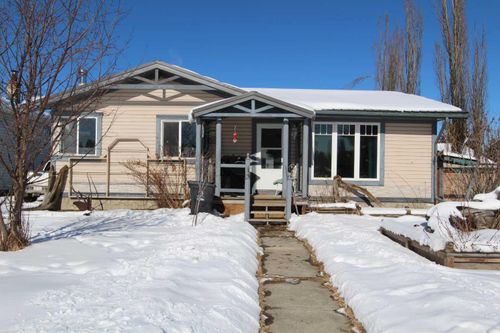 5112 51 Avenue, Home with 2 bedrooms, 1 bathrooms and 2 parking in Caroline AB | Card Image