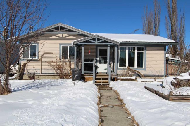 5112 51 Avenue, Home with 2 bedrooms, 1 bathrooms and 2 parking in Caroline AB | Image 1