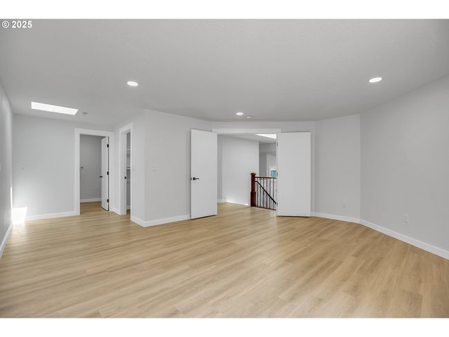 1111 Sw Linneman Ave, House other with 5 bedrooms, 3 bathrooms and 3 parking in Gresham OR | Image 26