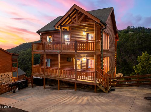 1232 Bird Nest Way, Sevierville, TN, 37862-7715 | Card Image