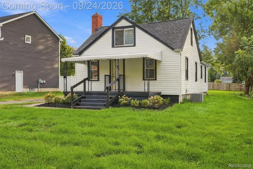 3135 Eastwood Dr, Rochester Hills, MI, 48309-3914 | Card Image