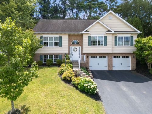 74 Laurel Dr, Greensburg, PA, 15601-4589 | Card Image