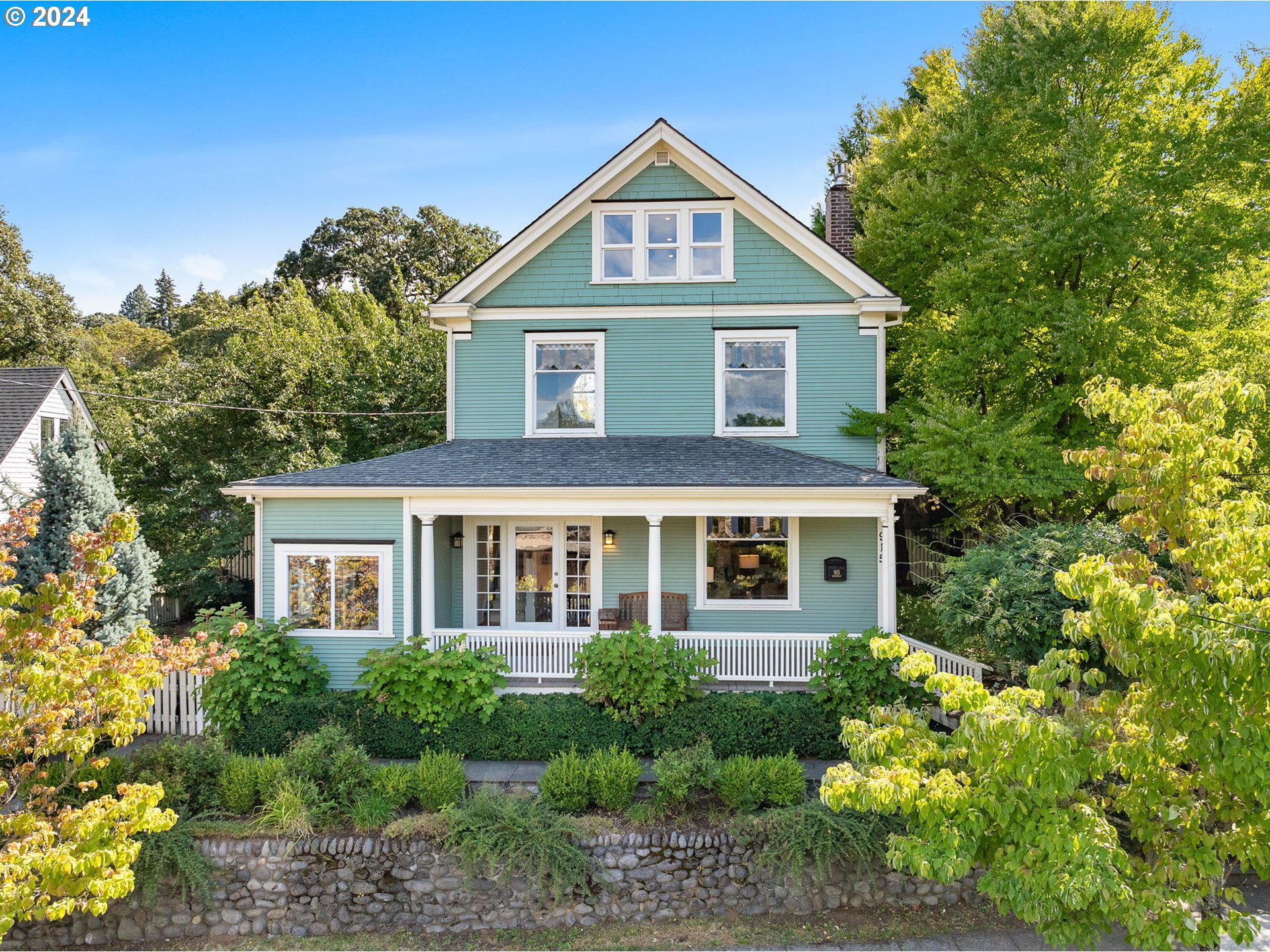 Sherman Ave, Hood River, OR 97031